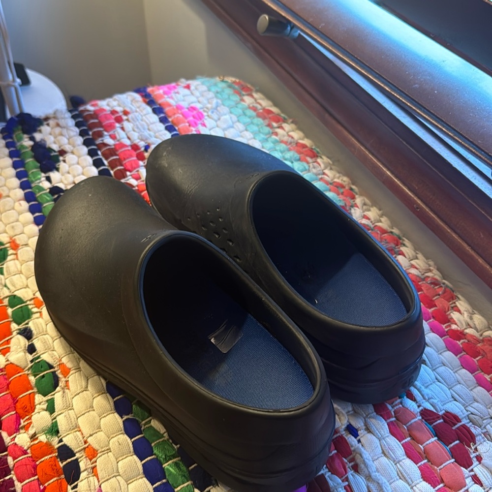 Black Tredsafe clogs